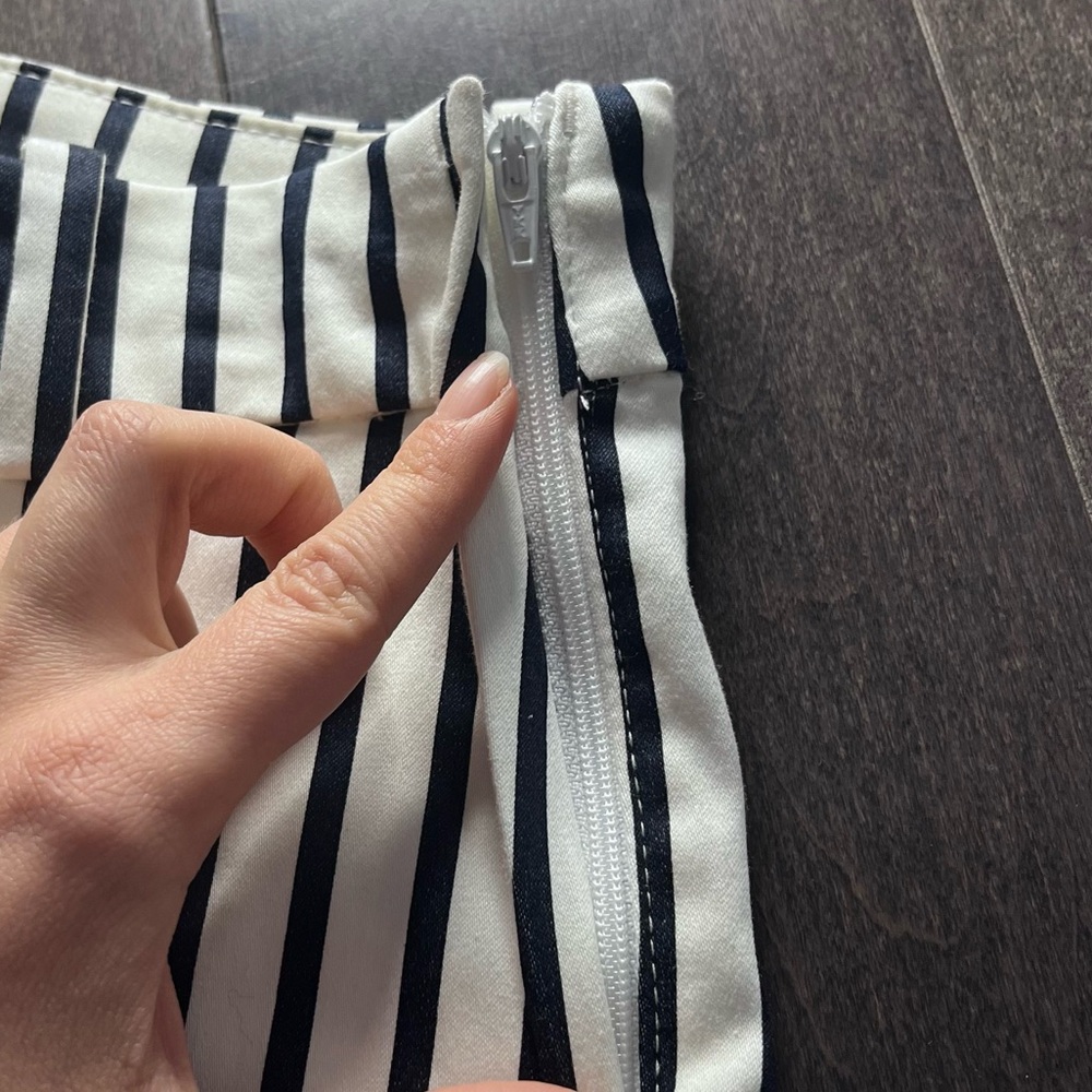 H&M Navy and White Striped Slacks Size 2 Ankle Height
Business Casual, Office - Picture 9 of 13